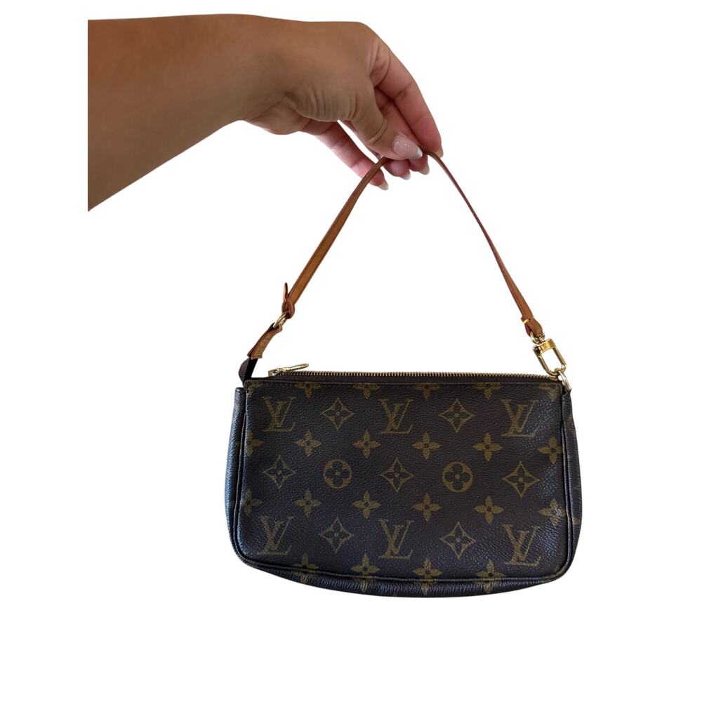 Louis Vuitton VI1010 Monogram Pochette Accessoires Shoulder bag